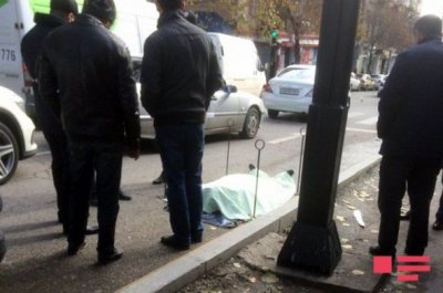 Bakıda polis bölməsinin qarşısında adam öldü - FOTO
