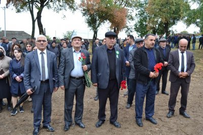 İsmayıllıda Kəlbəcərdən olan şəhidin məzarı ziyarət edilib İsmayıllıda Kəlbəcərdən olan şəhidin məzarı ziyarət edilib