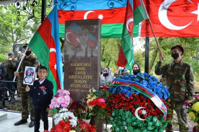İsmayıllıda Kəlbəcərdən olan şəhidin məzarı ziyarət edilib İsmayıllıda Kəlbəcərdən olan şəhidin məzarı ziyarət edilib