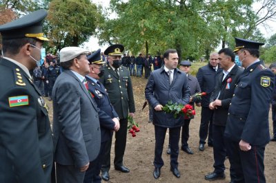İsmayıllıda Kəlbəcərdən olan şəhidin məzarı ziyarət edilib İsmayıllıda Kəlbəcərdən olan şəhidin məzarı ziyarət edilib