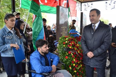 İsmayıllıda Kəlbəcərdən olan şəhidin məzarı ziyarət edilib İsmayıllıda Kəlbəcərdən olan şəhidin məzarı ziyarət edilib