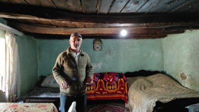 Nazir Sahil Babayev həyətində olan 7 toyuğa görə ailəyə ünvanlı sosial yardım verməkdən imtina edib