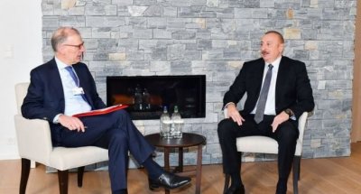 İlham Əliyev Davosda “Carlsberg Group” şirkətinin prezidenti ilə görüşdü