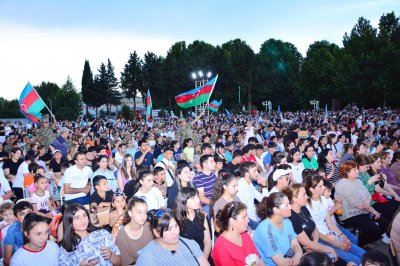 Ağstafada “Milli Qurtuluşumuzun 30-cu ildönümü” adlı möhtəşəm bayram konserti təşkil olunub