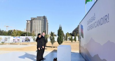 Prezident və birinci xanım Bakıda inşası davam etdirilən Zəfər parkında olublar - FOTO - YENİLƏNİB