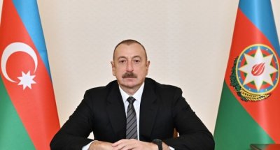 Prezident Gəncədə Ulu Öndərin abidəsini ziyarət edib