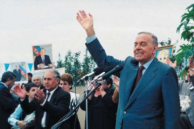 Emil Ağayev: Müəllifi Ulu Öndər Heydər Əliyev olan milli ideologiya xalqın birliyini təmin edir
