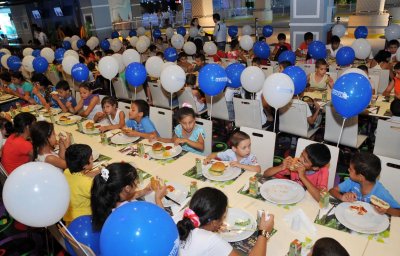 Birinci xanım Mehriban Əliyevanın könüllüsü, gənc fəal, YAP üzvü Fərid Şərifovun adından valideyn himayəsindən məhrum olmuş uşaqlara, uşaq evinlərinə yardım edilib