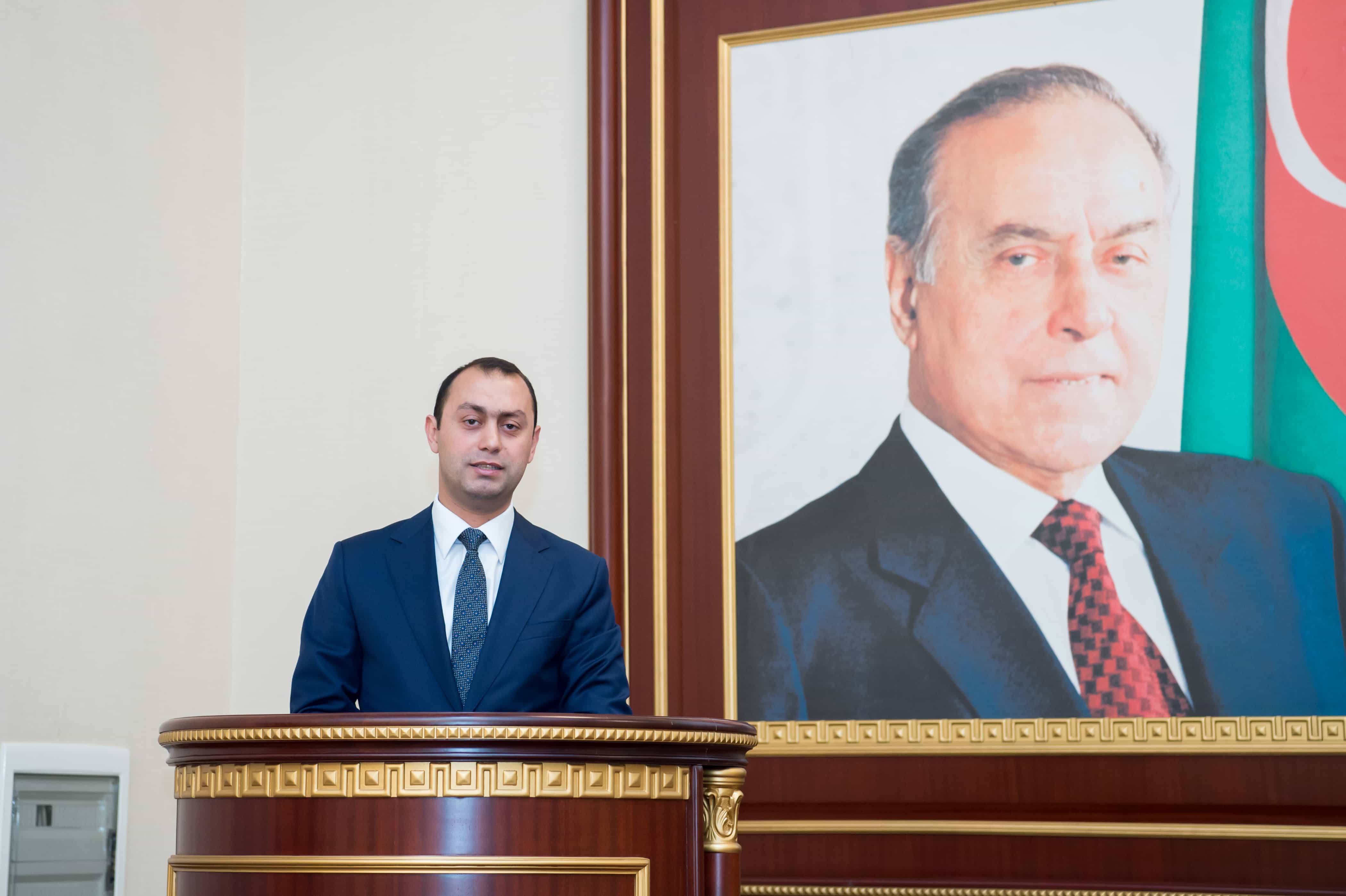 Şərəfli vəzifəyə yiyələnən Tahir Xəlilov bu işin müqəddəsliyini qoruyub saxlayır