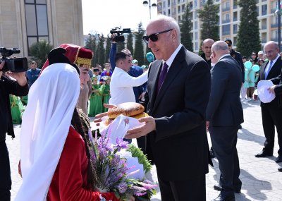 Sumqayıtda Novruz bayramı münasibətilə möhtəşəm tədbir keçirildi Sumqayıtda Novruz bayramı münasibətilə möhtəşəm tədbir keçirildi
