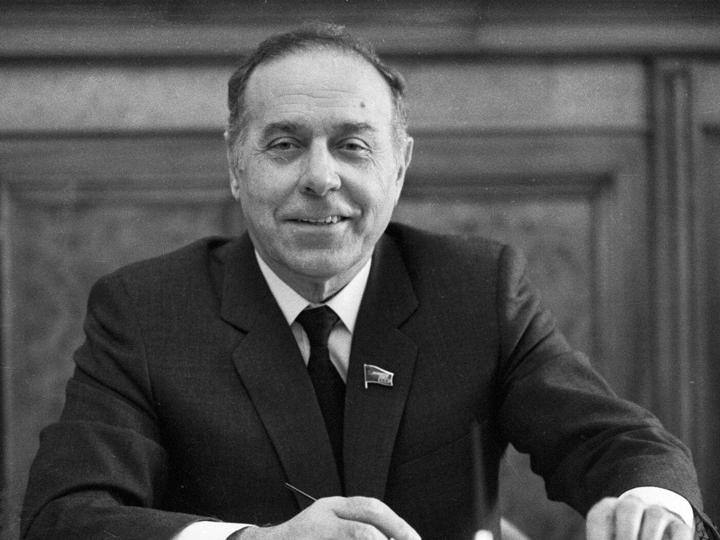 Fərhad Həsənov: “Müstəqil və bütöv Azərbaycan Heydər Əliyev irsinin təntənə ...