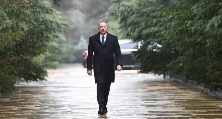 Prezident faşizmlə mübarizədə həlak olanların xatirəsini andı