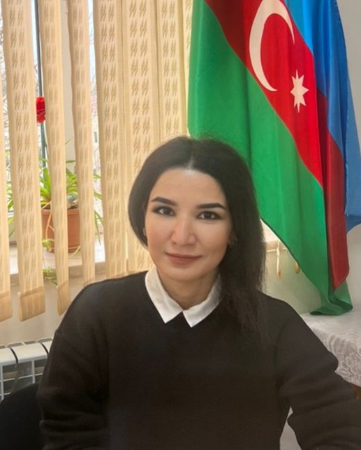 Laçın sözü “məğrurluq” mənasını bildirir