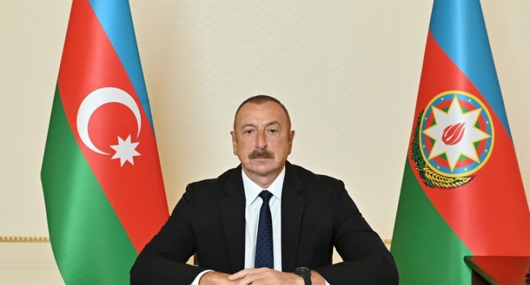 Prezident Bakıda sərgi və forumun açılışında iştirak edir