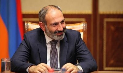 Erməni keşiş: Paşinyanın başı kəsilsin