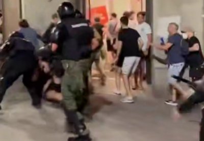 Serbiya dağılır: Ölkə boyu kütləvi iğtişaşlar, xəsarət alan polis zabitləri var - SƏBƏBİ NƏDİR?