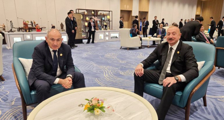 İlham Əliyev Nikol Paşinyanla görüşüb