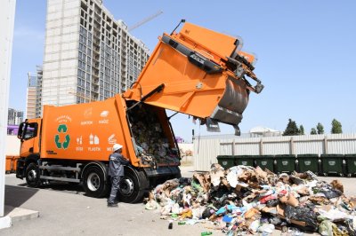 “Müasir şəhər təsərrüfatının səmərəli idarəçisi – Rafael Mehrəliyevin fədakar rəhbərliyi” “Müasir şəhər təsərrüfatının səmərəli idarəçisi – Rafael Mehrəliyevin fədakar rəhbərliyi”