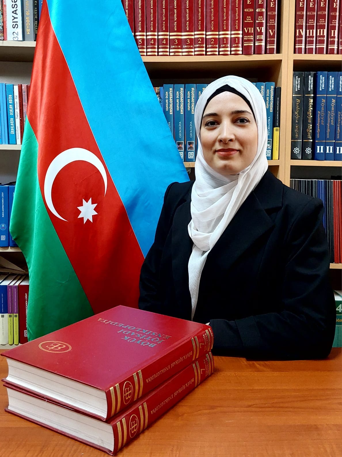 İyirmi yeddi ilin həsrəti küləklə çəkilib getdi, bir an içində üç rəng göylərə ucaldı