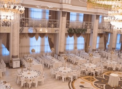 Xoş Günlərin Təntənəli Ev Sahibi