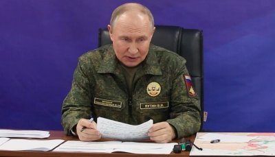 Putin niyə hərbi geyimdə göründü: Kreml Trampa və Zelinskiyə hansı mesajı verdi?