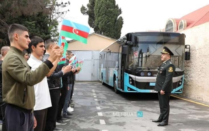 Hərbi xidmətə yararsız şəxslərin nəzərinə