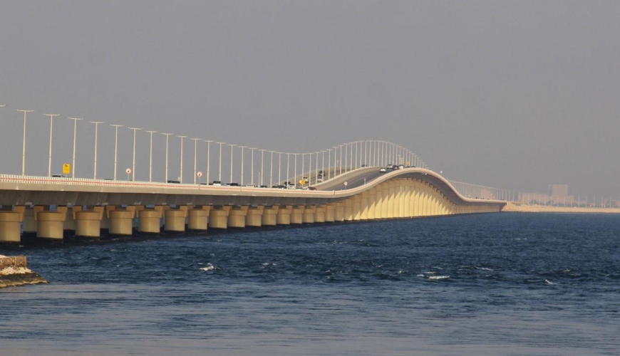 İran Bəhreyni Səudiyyə ilə birləşdirən körpünü vurdu