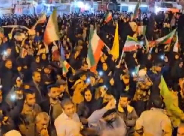 Tehran qaranlığa qərq oldu – yüz minlərlə insan küçələrə axışdı