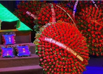 İlham Əliyev və Mehriban Əliyeva Rasim Balayevlə vida mərasiminə əklil göndəriblər