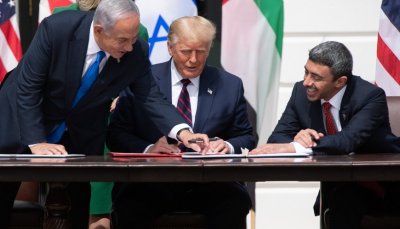 Tramp Bakıdan imzasını istədiyi sazişi arxivə göndərdi