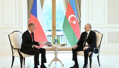 İlham Əliyevin Çexiyanın Baş naziri ilə təkbətək görüşü keçirilib - FOTOLAR