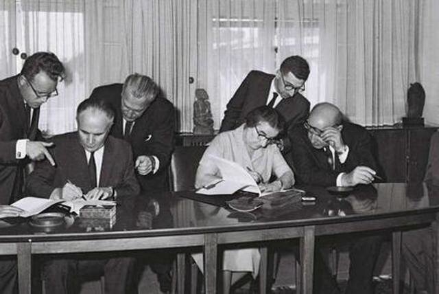 İsrailin SSRİ-dən havayı aldığı torpaqlar - Xruşov Fələstindəki əraziləri portağala satıb