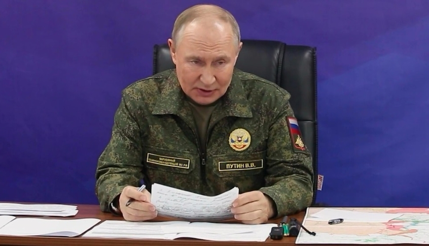 Putin niyə hərbi geyimdə göründü: Kreml Trampa və Zelinskiyə hansı mesajı verdi?