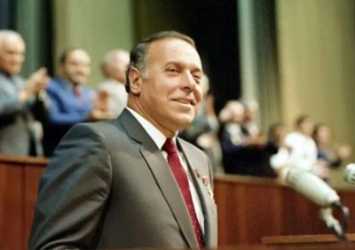 Ədalət Hacıyev: XX əsrin dühası, müasir Azərbaycanın qurucusu və xilaskarı Ədalət Hacıyev: XX əsrin dühası, müasir Azərbaycanın qurucusu və xilaskarı