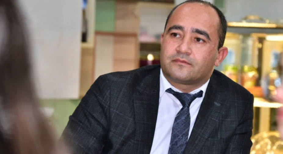 Deputat pəncərədən tullanıb qaçıbmış...